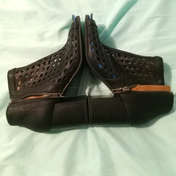 🖤 EUC Womens Ankle Booties Size 7M Black by Jellypop Diamond Cutout Design - Picture 3 of 5